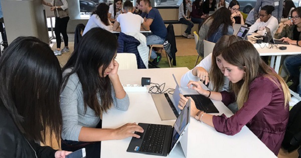 Nuvola Rosa 2017:  le studentesse di tutta Italia tornano a lezione  nella Digital Class della Microsoft House