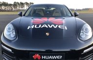Huawei annuncia la prima auto guidata da uno smartphone