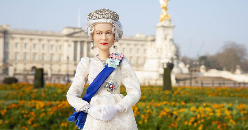 Barbie svela la bambola dedicata a Sua Maestà la Regina Elisabetta II
