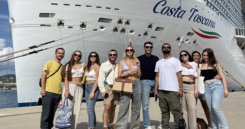 Ferragni con il team di The Blonde Salad a bordo di Costa Toscana