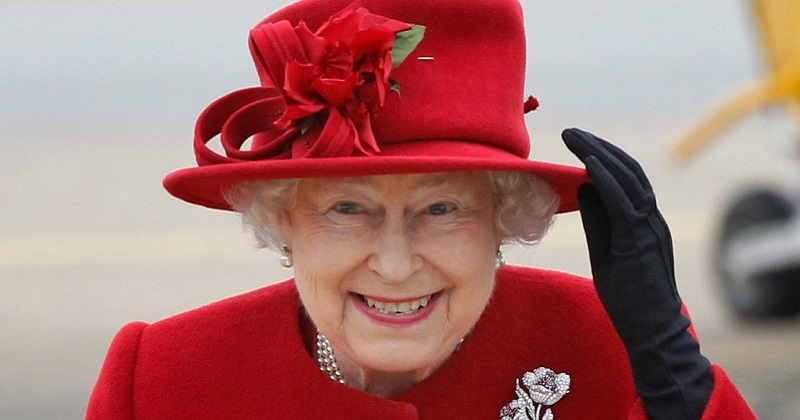 Addio a Elisabetta II d’Inghilterra, regina della “sartorial diplomacy”