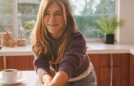 Jennifer Aniston invita a prendersi cura del benessere quotidiano