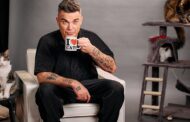 Robbie Williams protagonista della campagna di Purina Felix