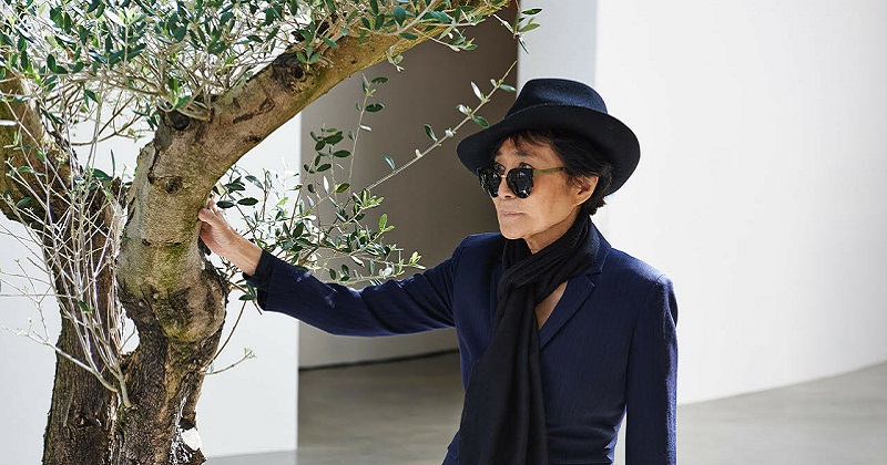 Yoko Ono compie 90 anni e il figlio la celebra online