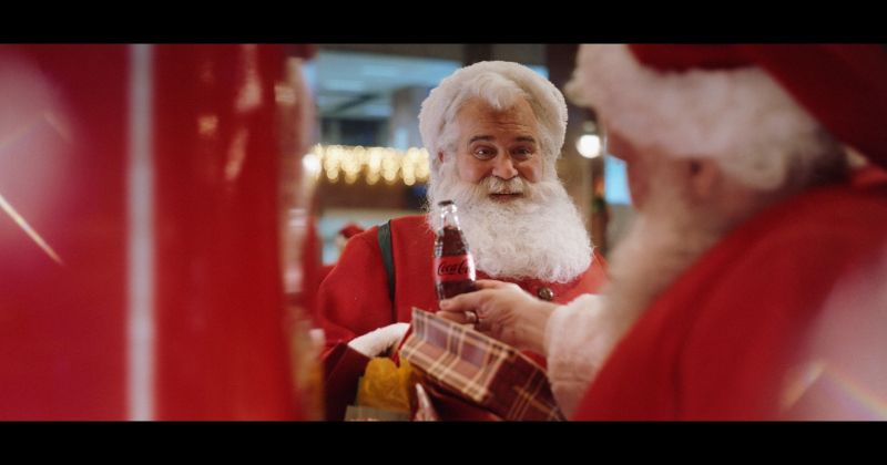 Coca-Cola accende lo spirito natalizio con una nuova campagna